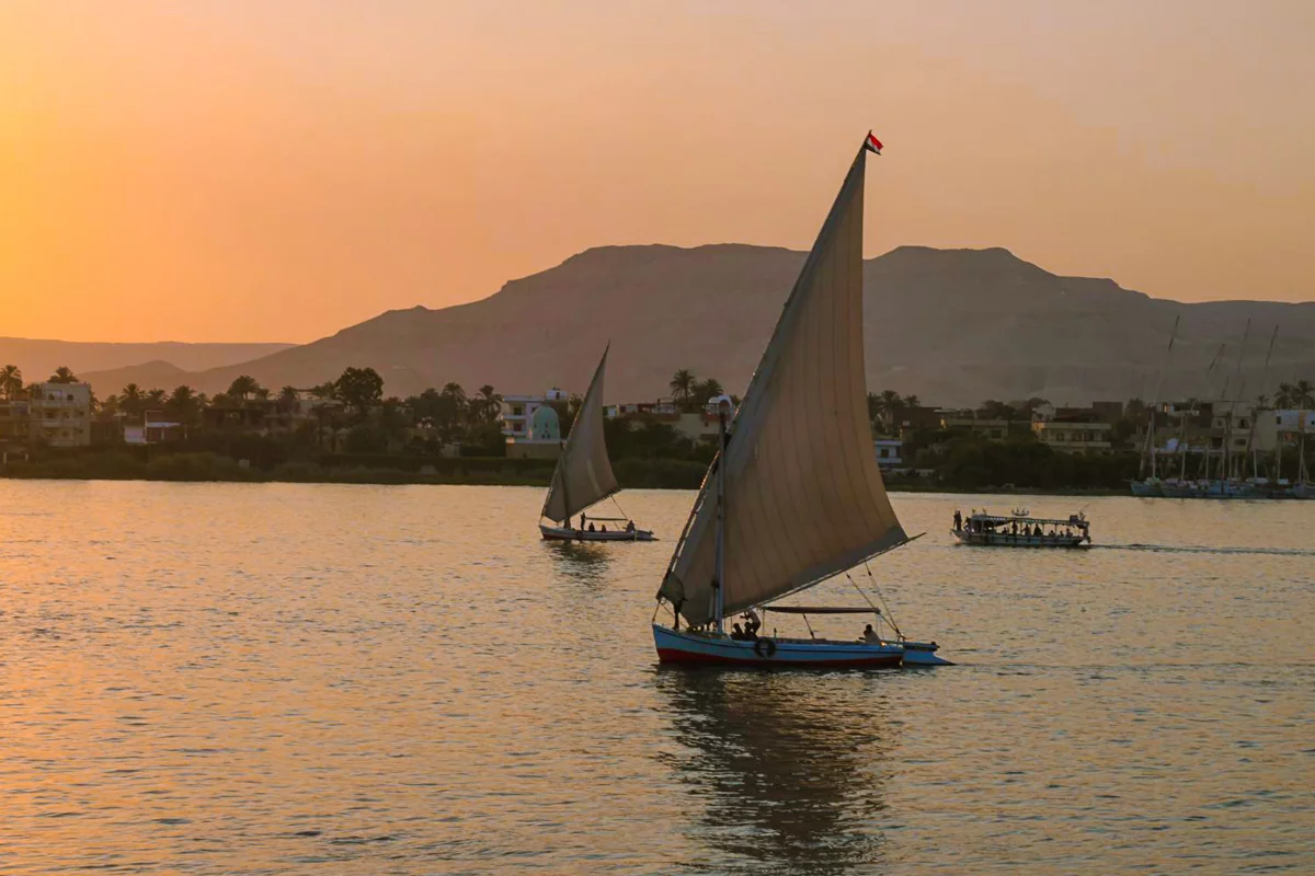 Riding-a-felucca-from-Luxor-at-sunset