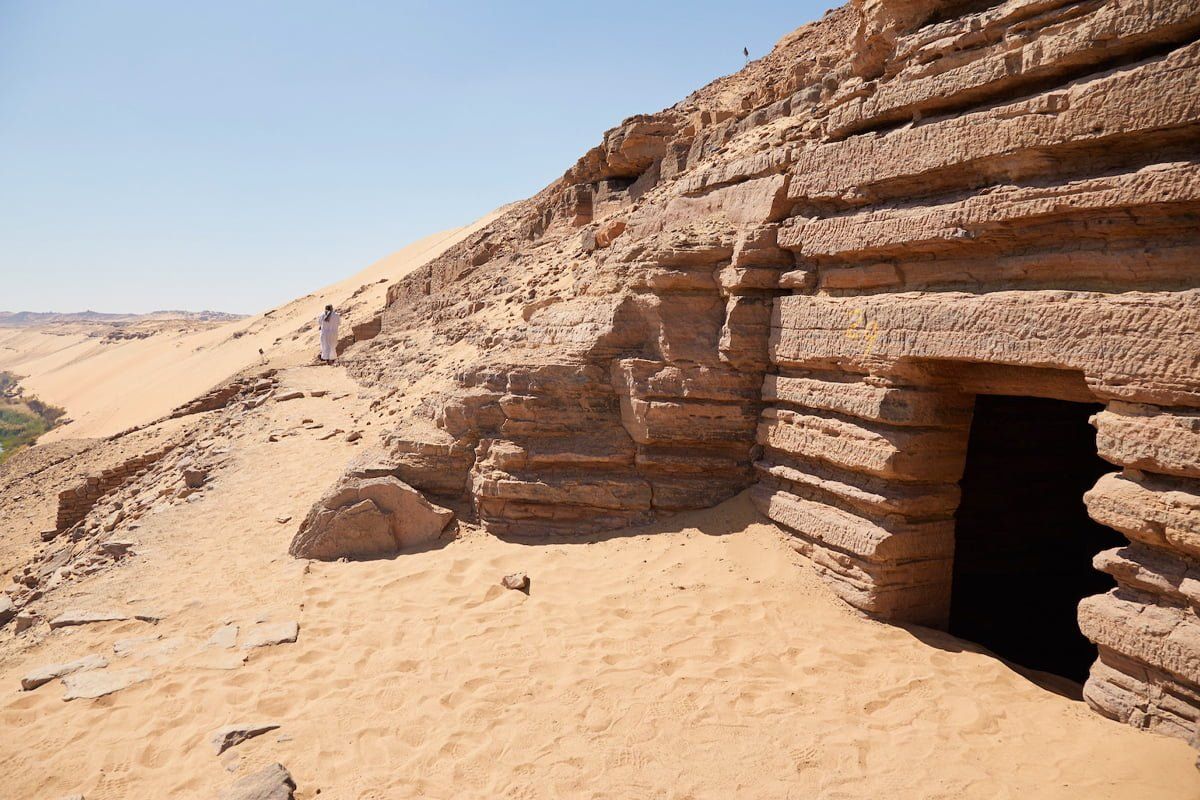 Tombs-of-the-Nobles-in-Aswan3