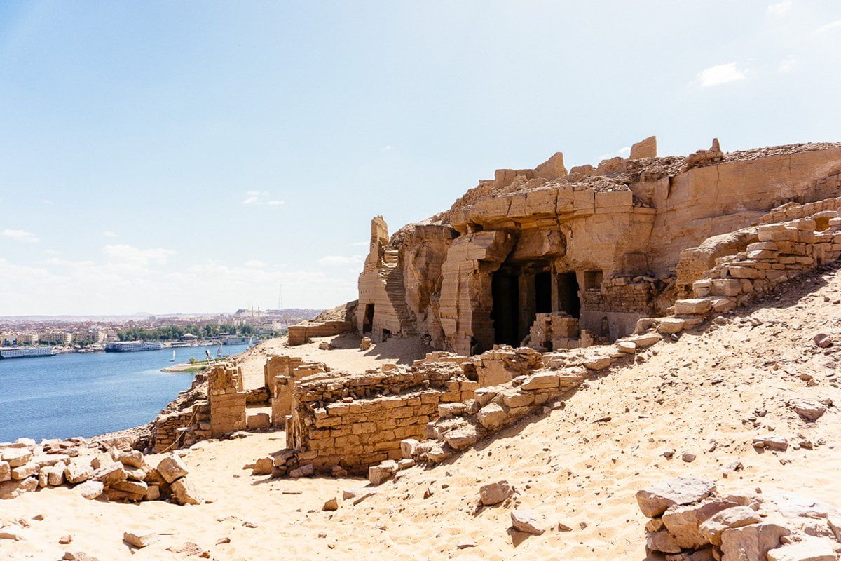 Tombs-of-the-Nobles-in-Aswan5