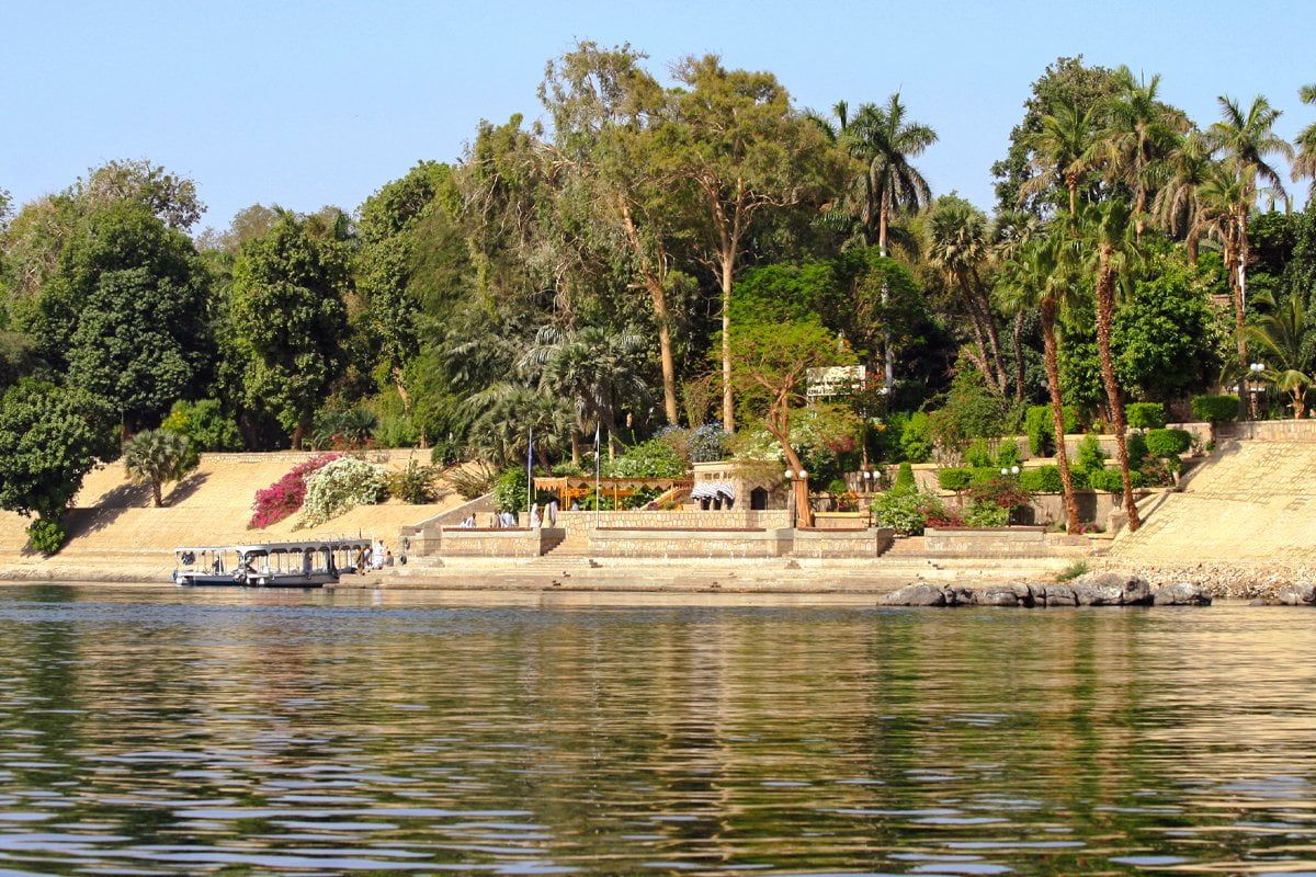 Wonderful-pictures-of-the-felucca-in-Aswan-in-front-of-Kitchener-Island