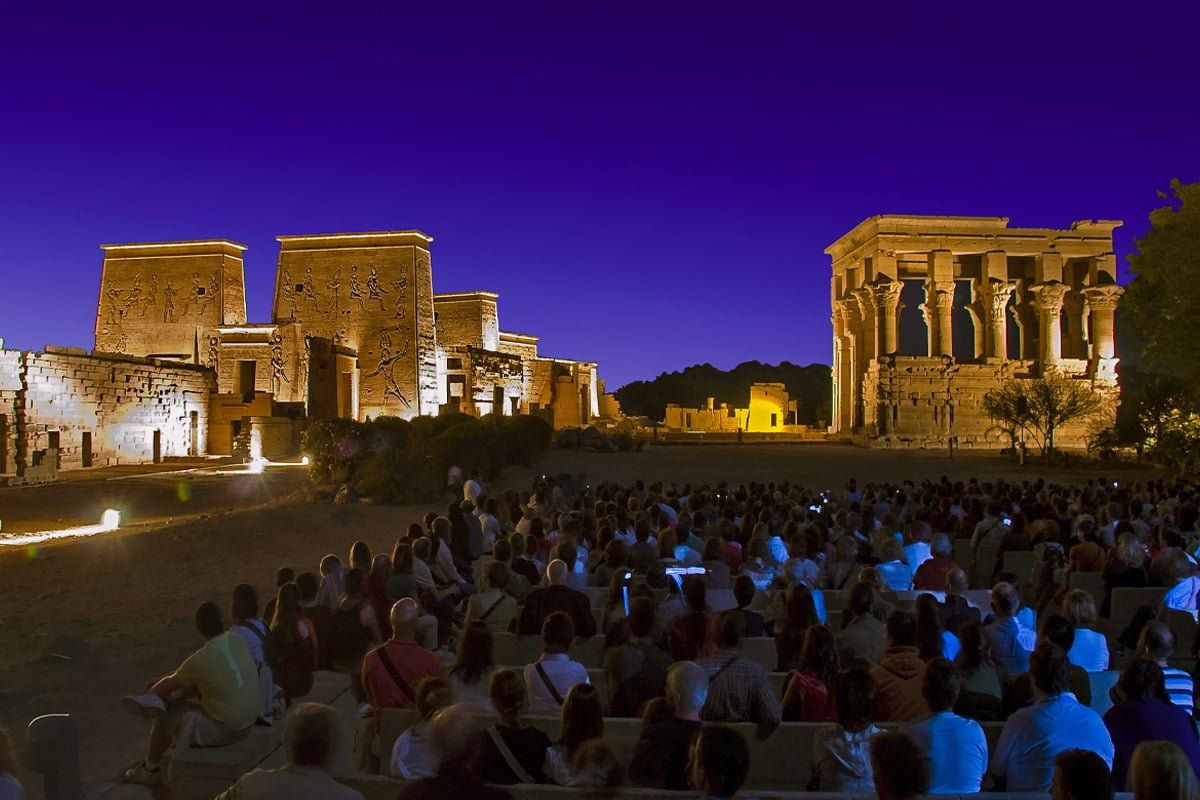 Wonderful-pictures-of-the-sound-and-light-show-at-the-Temple-of-Philae (1)