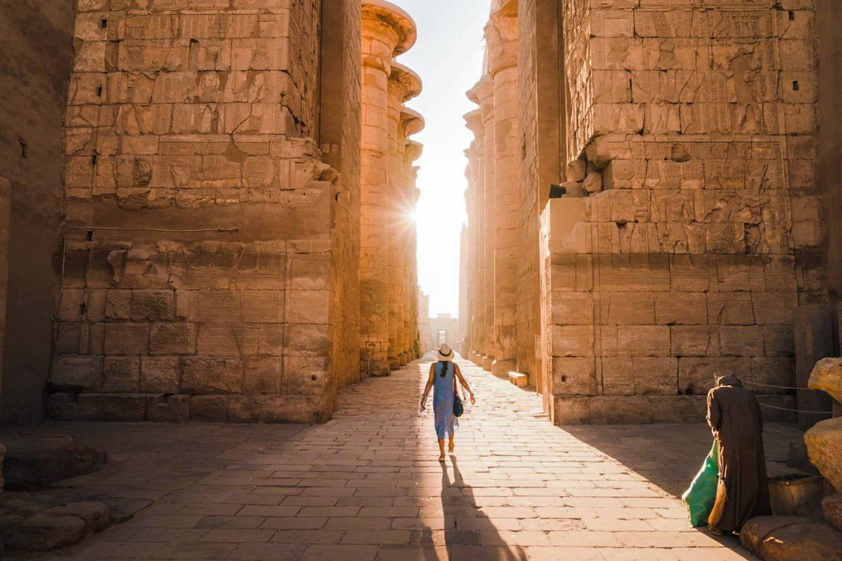 A-wonderful-picture-of-a-visitor-to-the-Karnak-Temple-in-Luxor
