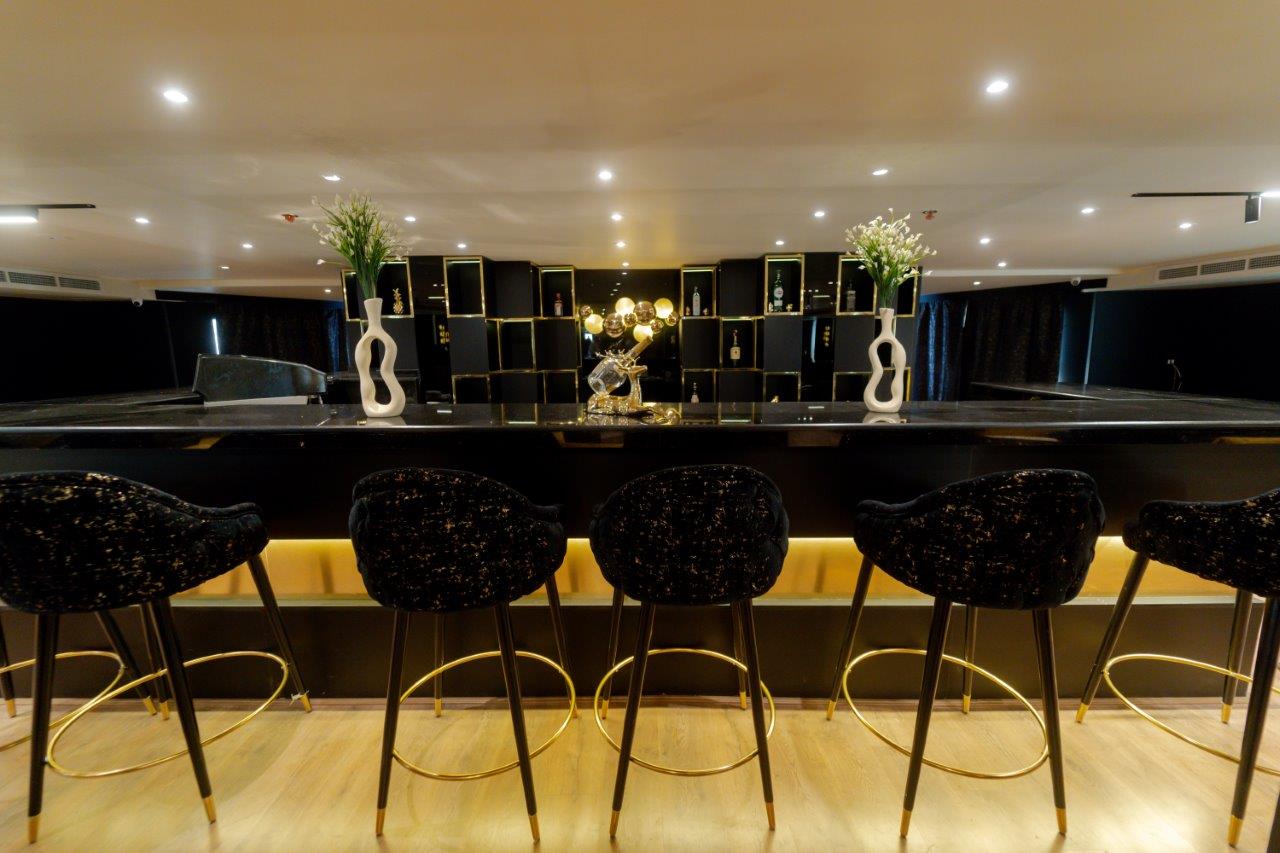 Medea-Bar