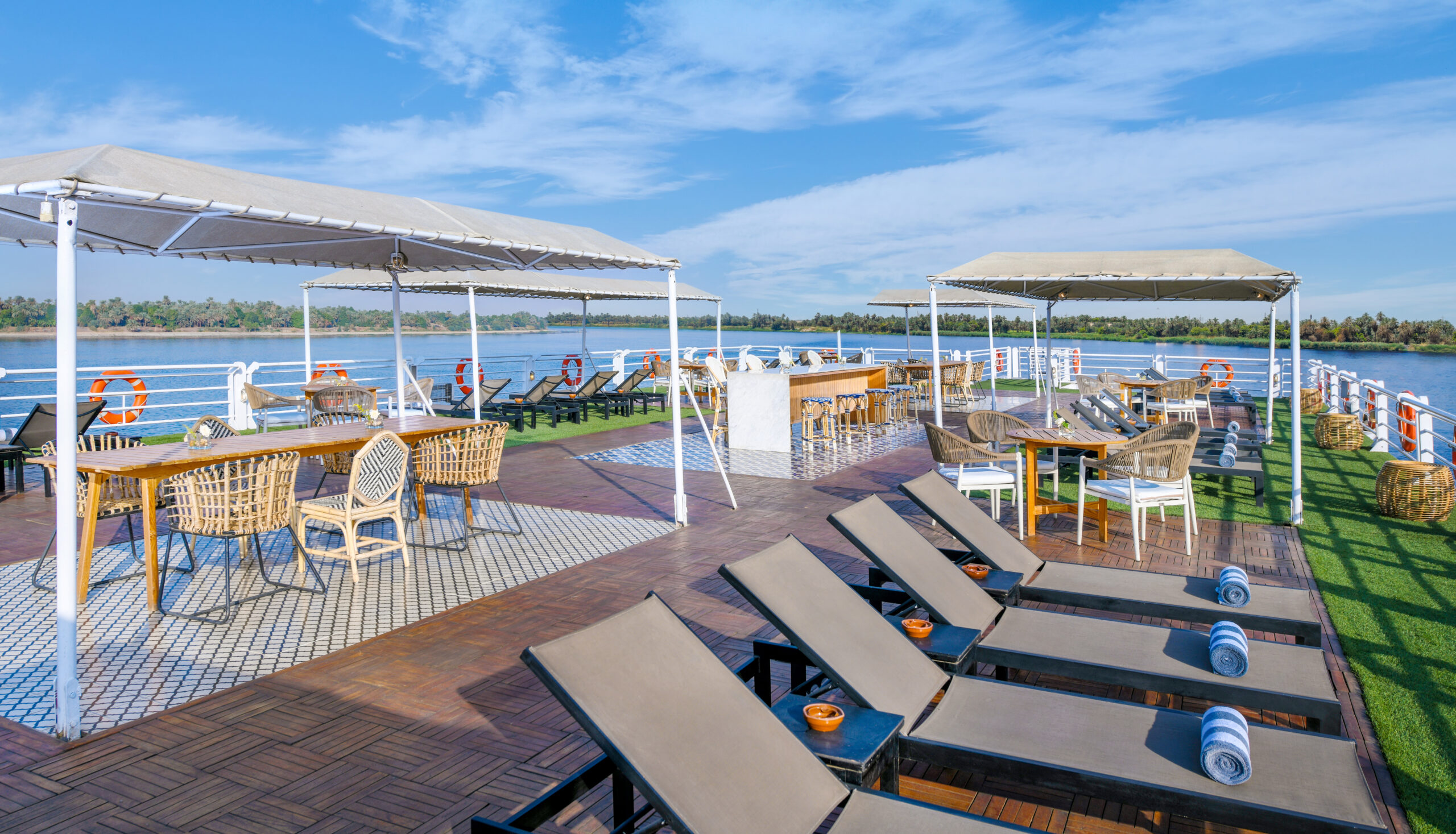 Sundeck 5