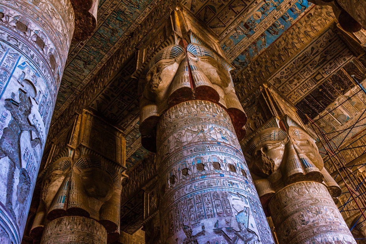 The-magnificent-pillars-of-the-temple-of-Dendera